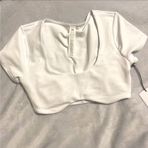 NWT Alo Yoga Airbrush Figure Short Sleeve Bra Top White SZ XS
